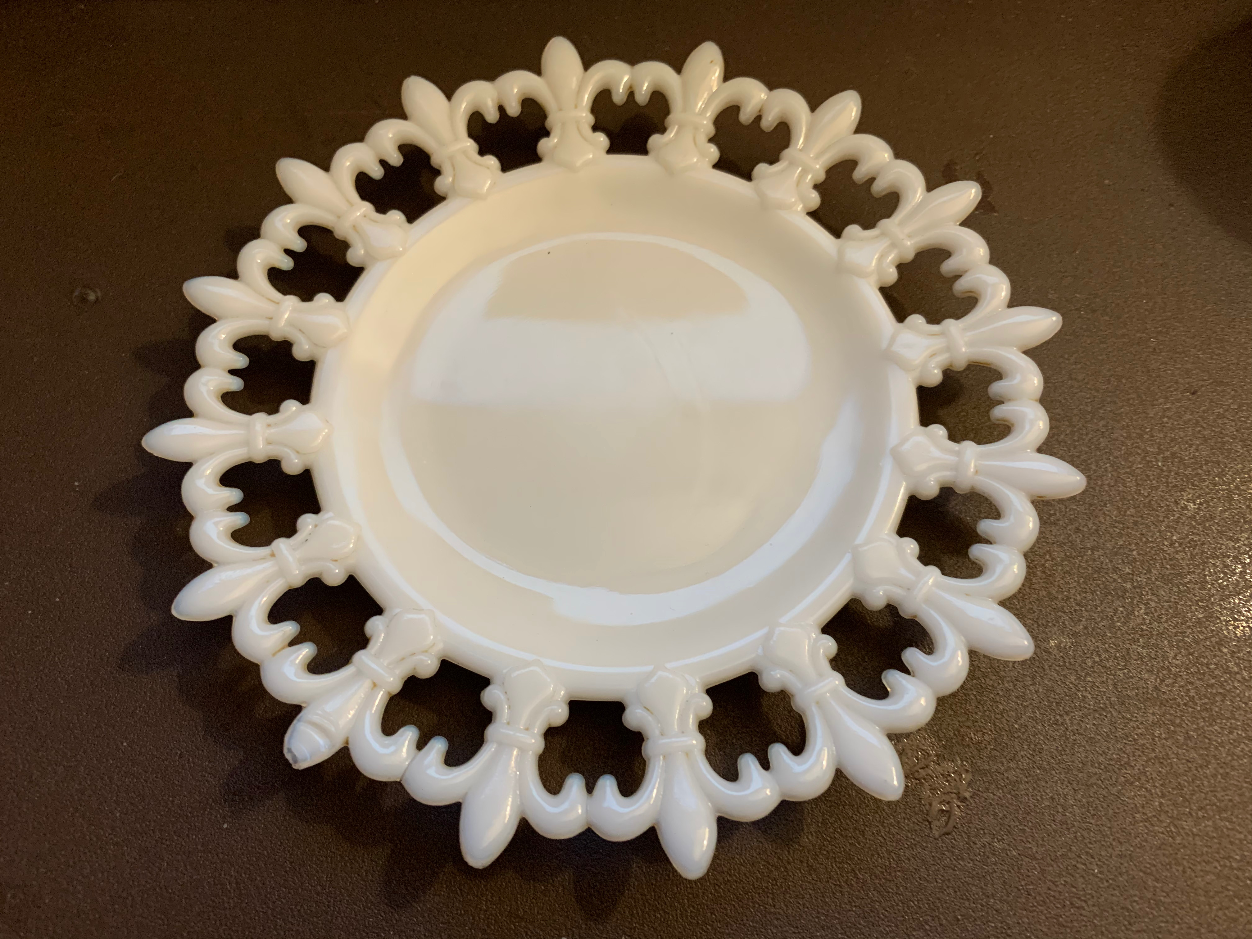 1920s New Martinsville Glass EAPG Fleur-De-Lis Milk Glass 7” Decorative Plate (IMPERFECTS)