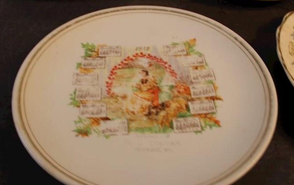 1912 Woman in Garden Calendar Plate (10\